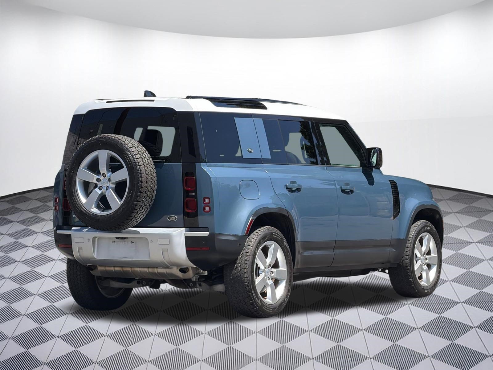 Used 2023 Land Rover Defender 110 SE AWD/4WD image 9