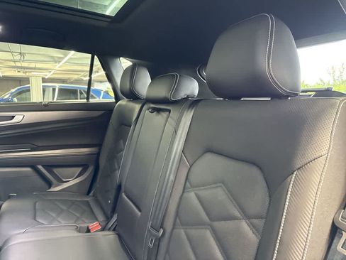 Used 2026 Volkswagen Atlas Cross Sport SE FWD image 22