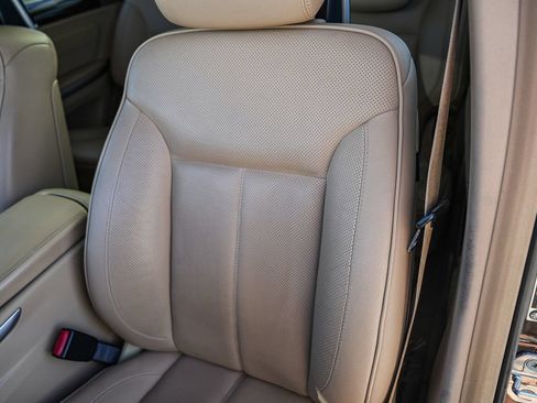 Used 2012 Mercedes-Benz GL 550 4MATIC image 24