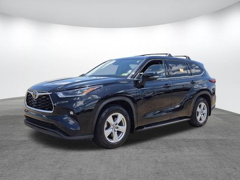 Used 2021 Toyota Highlander LE AWD/4WD image 7