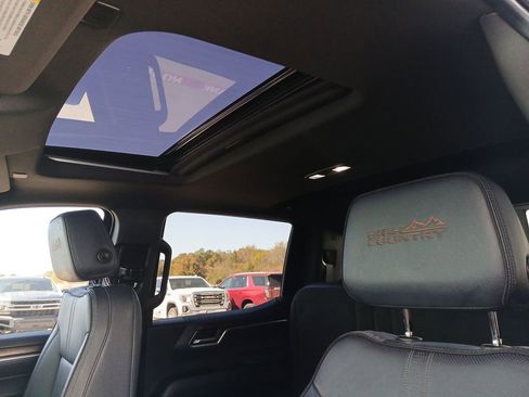 Certified 2022 Chevrolet Silverado 1500 High Country w/ Technology Package image 19