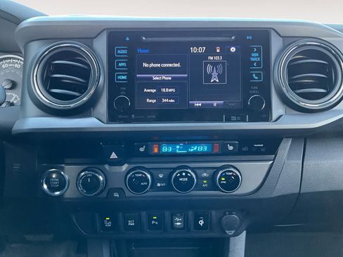 Used 2017 Toyota Tacoma TRD Sport w/ Premium & Technology Package image 19