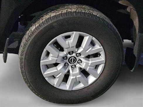 Used 2022 Nissan Frontier SV w/ Technology Package RWD image 6