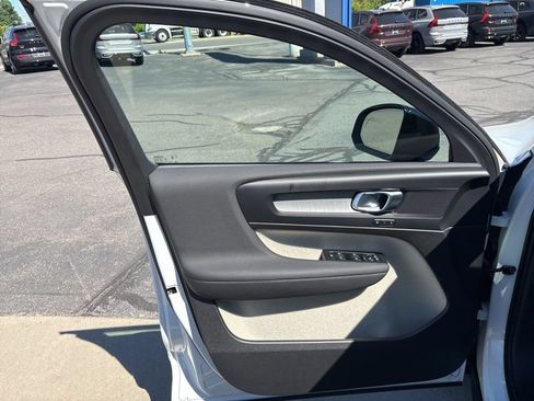 Certified 2026 Volvo XC40 B5 Plus AWD/4WD image 15