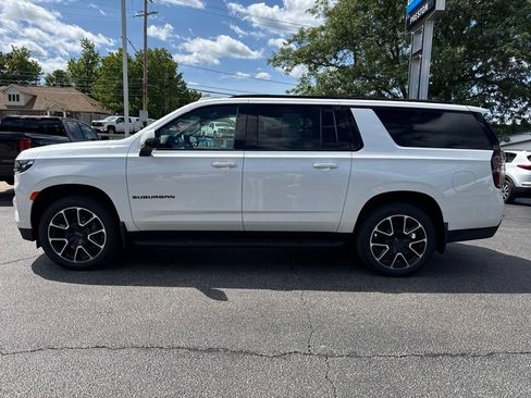 Used 2024 Chevrolet Suburban RST w/ Luxury Package AWD/4WD image 2