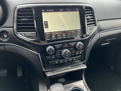 Used 2021 Jeep Grand Cherokee Limited w/ Trailer Tow Group IV image 19