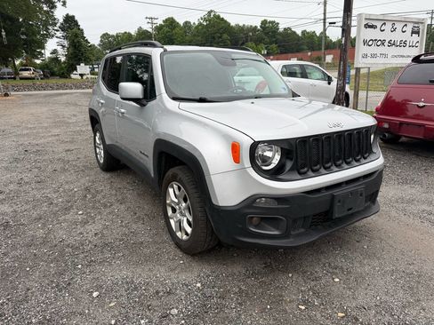 Used 2017 Jeep Renegade Latitude w/ Cold Weather Group AWD/4WD image 27