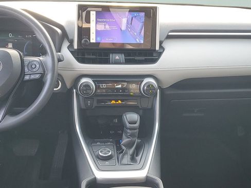 Used 2025 Toyota RAV4 XLE AWD/4WD image 16