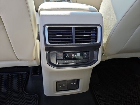 New 2026 Volkswagen Atlas SE image 9