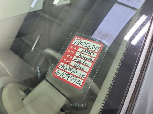Used 2000 Toyota Avalon XLS FWD image 30