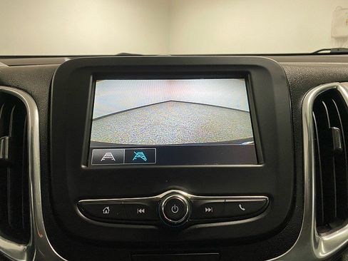 Used 2018 Chevrolet Equinox LS image 20