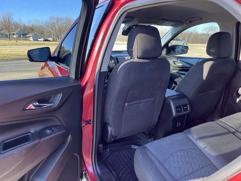 Used 2019 Chevrolet Equinox LT w/ Lights and Bright Package image 24