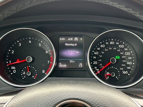 Used 2018 Volkswagen Tiguan SEL w/ 3rd Row Seat Package image 24