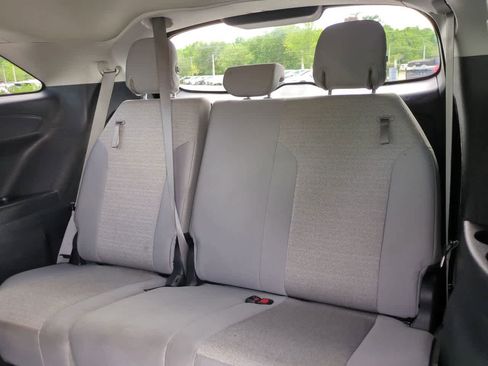 Used 2025 Toyota Sienna LE FWD image 13