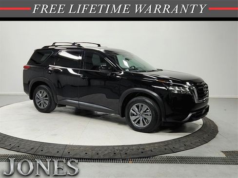 Used 2024 Nissan Pathfinder SV w/ Lighting Package (N92) image 1
