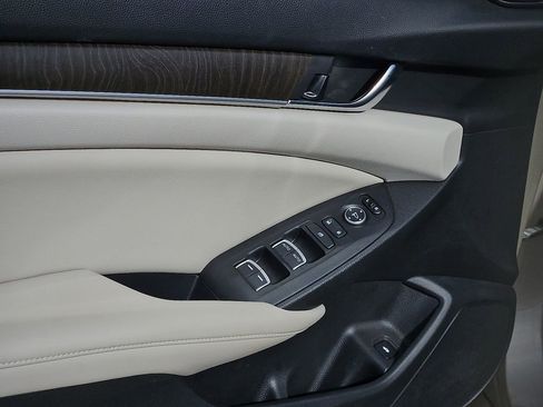 Used 2019 Honda Accord EX image 19
