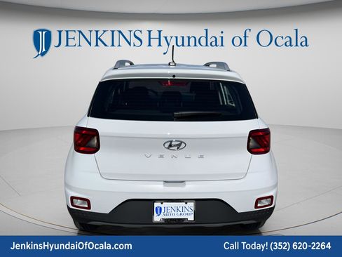 New 2025 Hyundai Venue SEL FWD image 7