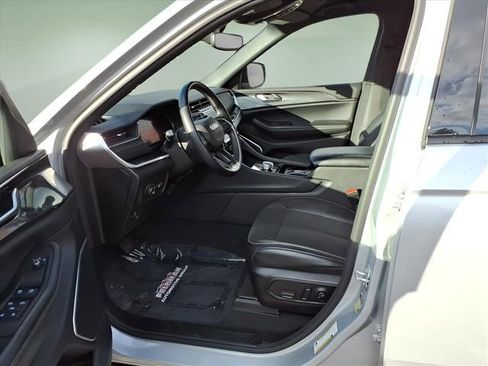 Used 2022 Jeep Grand Cherokee Altitude image 14