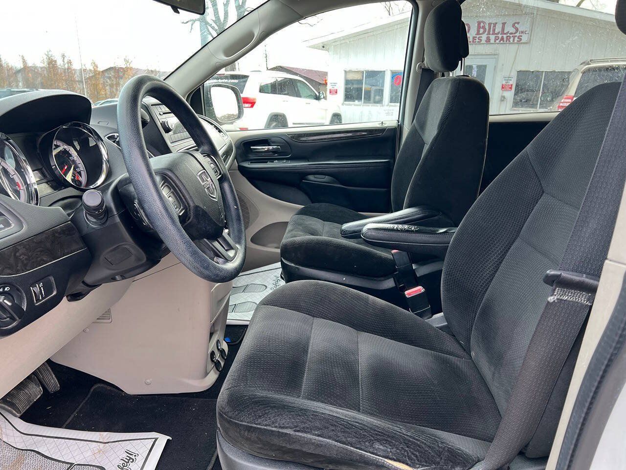 Used 2017 Dodge Grand Caravan SE FWD image 13