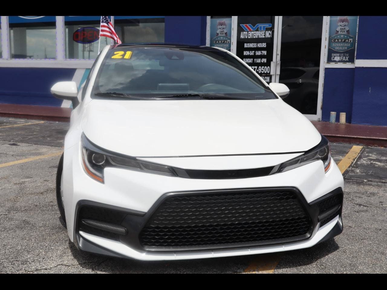 Used 2022 Toyota Corolla SE FWD image 2