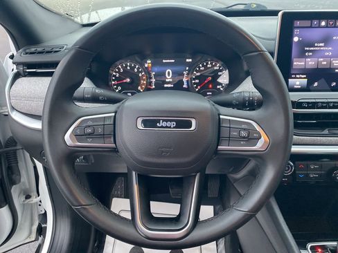 Used 2024 Jeep Compass Latitude image 16