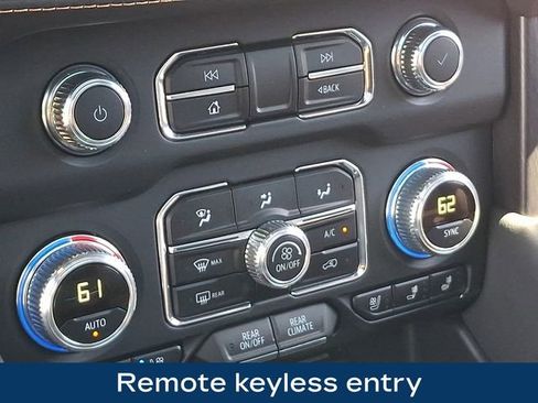 Used 2024 GMC Yukon XL AT4 w/ AT4 Premium Plus Package AWD/4WD image 14