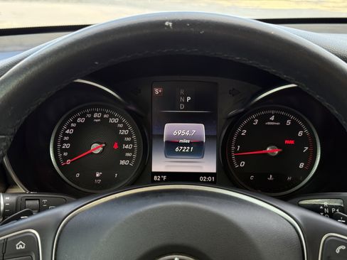 Used 2018 Mercedes-Benz GLC 300 w/ Premium Package image 19