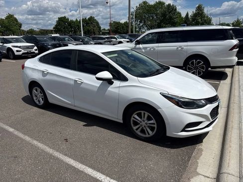 Used 2018 Chevrolet Cruze LT w/ LT Fleet Convenience Package FWD image 3