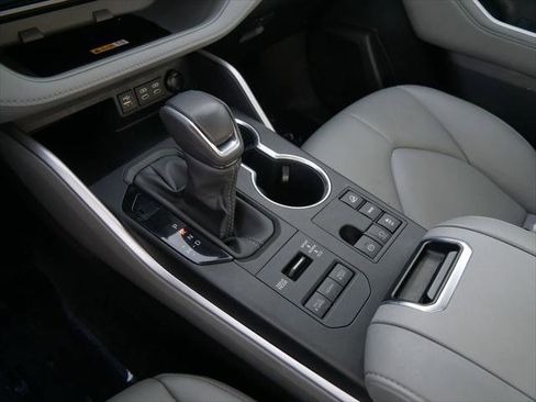 Certified 2023 Toyota Highlander XLE image 21