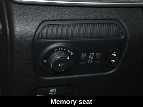 Used 2024 Jeep Wagoneer L Series II w/ Flexible Seating Group AWD/4WD image 9