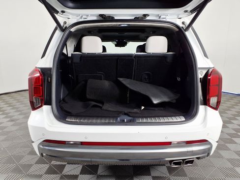 Certified 2025 Hyundai Palisade Calligraphy FWD image 8