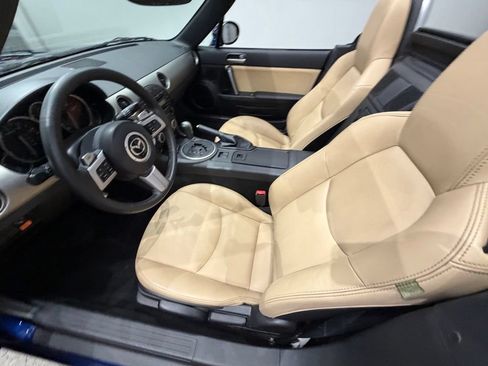Used 2011 MAZDA MX-5 Miata Grand Touring RWD image 29
