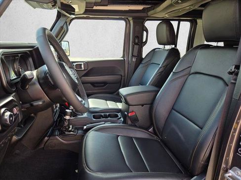Used 2025 Jeep Wrangler Unlimited Sahara AWD/4WD image 16