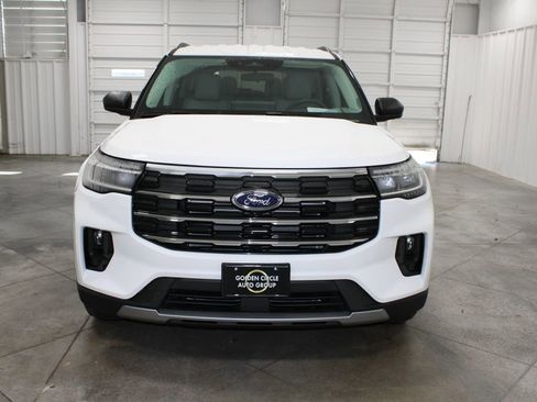Used 2025 Ford Explorer Active w/ Active Comfort Package image 3