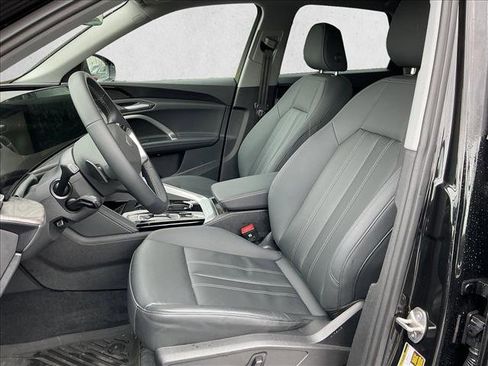 Certified 2025 Audi Q5 Premium w/ Convenience Package AWD/4WD image 12