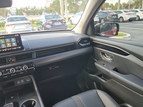 Used 2025 Honda Pilot EX-L image 17