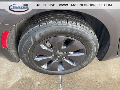 Used 2020 Chrysler Pacifica Limited w/ Advanced Safetytec Group image 8