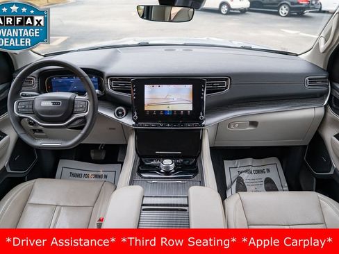 Used 2024 Jeep Wagoneer L Series II image 19