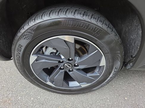Certified 2025 Nissan Rogue SV FWD image 12