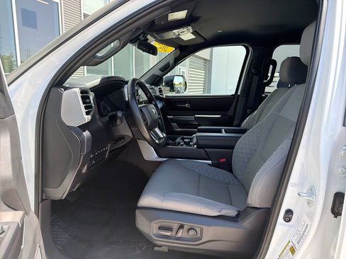 Used 2025 Toyota Tundra SR5 w/ SR5 Convenience Package AWD/4WD image 9