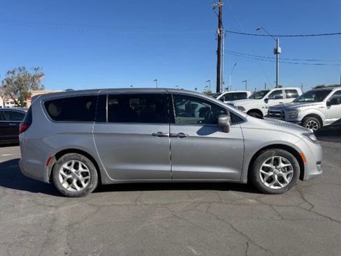 Used 2019 Chrysler Pacifica Touring Plus w/ Tire & Wheel Group image 3