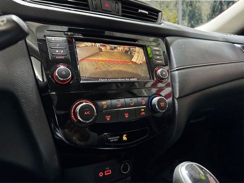 Used 2019 Nissan Rogue S image 22