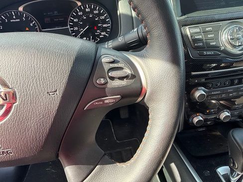 Used 2020 Nissan Pathfinder SL AWD/4WD image 18