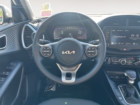 Used 2025 Kia Soul LX FWD image 15
