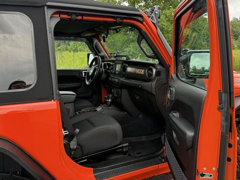 Used 2019 Jeep Wrangler Sport AWD/4WD image 23