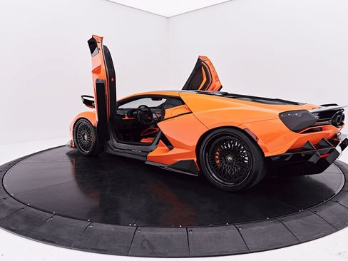 Used 2025 Lamborghini Revuelto AWD/4WD image 26