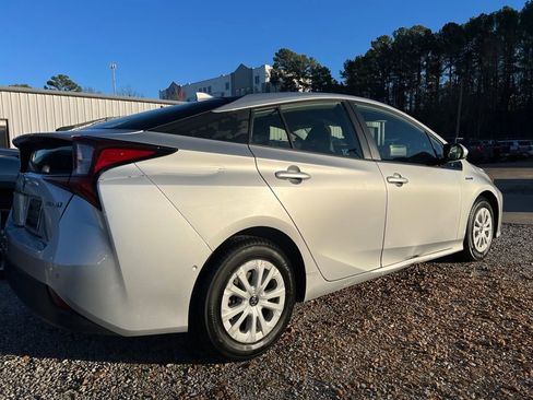 Used 2019 Toyota Prius L Eco image 6