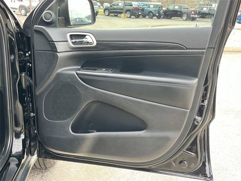 Used 2022 Jeep Grand Cherokee Laredo E image 11