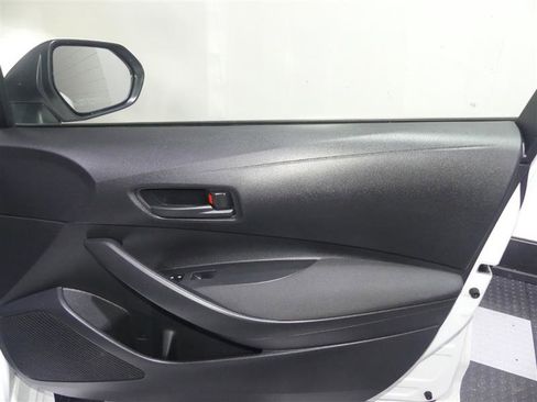 Used 2022 Toyota Corolla LE image 18