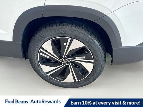 New 2026 Volkswagen Taos SE image 18